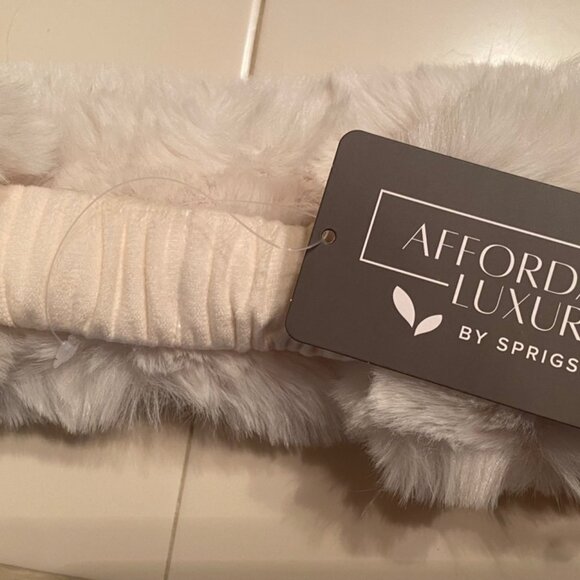 NEW WITH TAGS Faux Fur Bunny Headband Cream Soft Winter - Picture 5 of 5